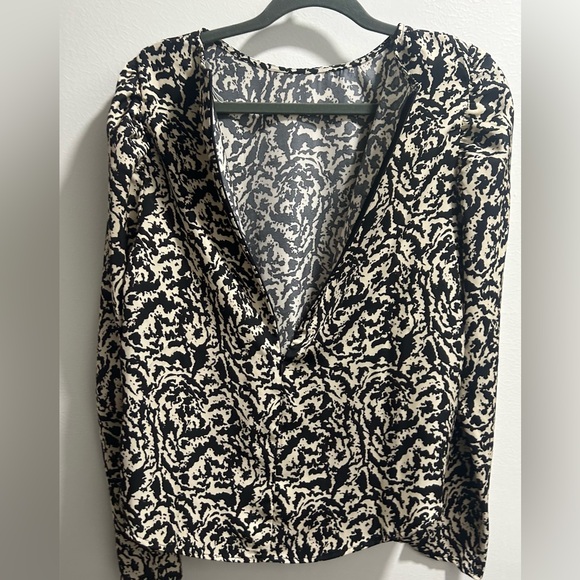 H&M Cream & Black Printed V-Neck Blouse - Picture 3 of 6